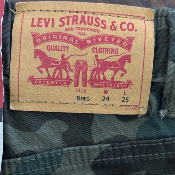 Levi's Youth New Camouflage Twill Joggers/Jeans Green Camo Size 8 - Picture 7 of 10